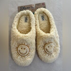 New Dluxe Women's Yellow Smiley Face Sun Bedroom Slippers Slip Resistant Size XL